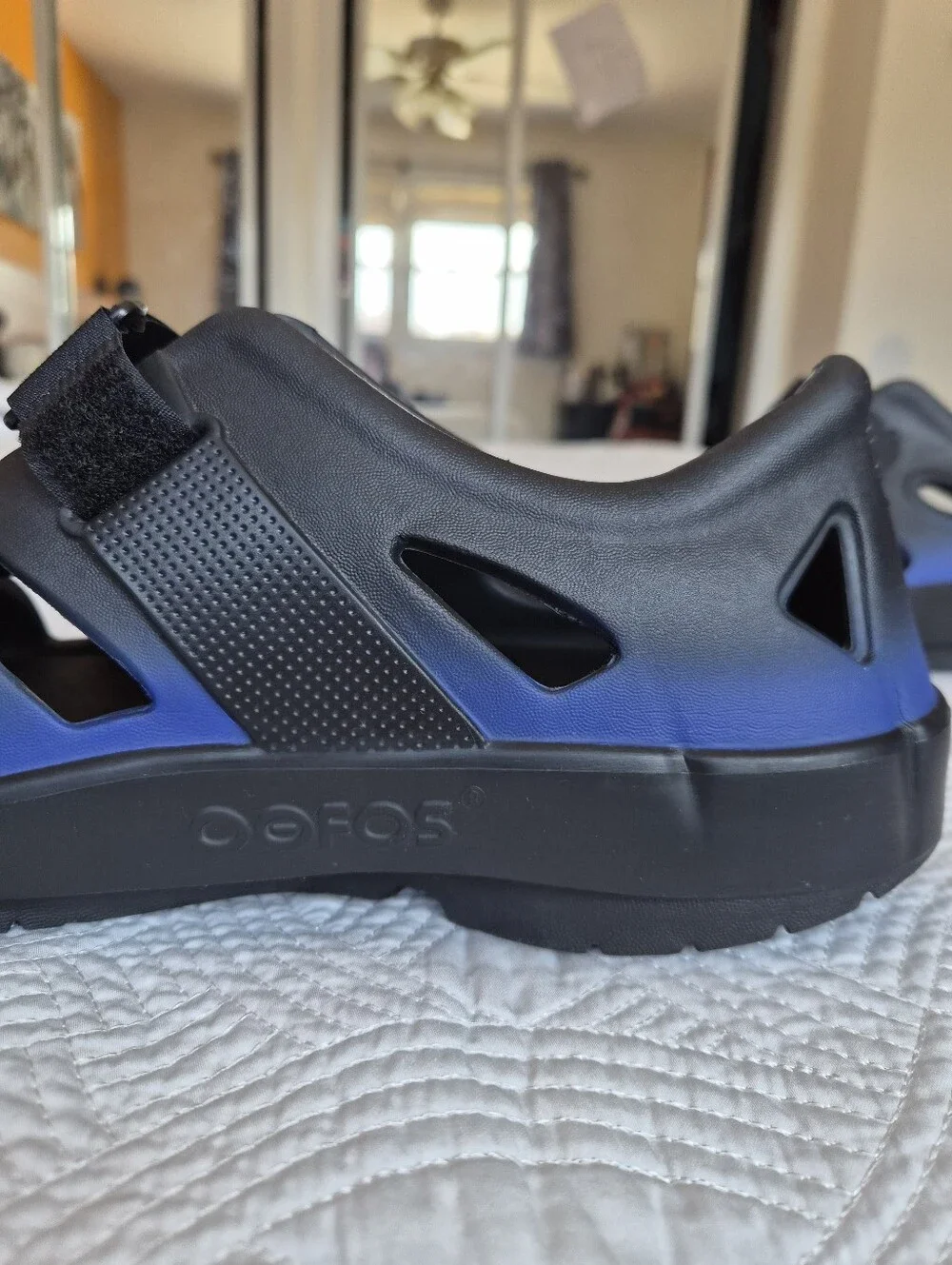 EUC Oofos Oocandoo Recovery Sandals Size Men 11 Royal Blue Black
